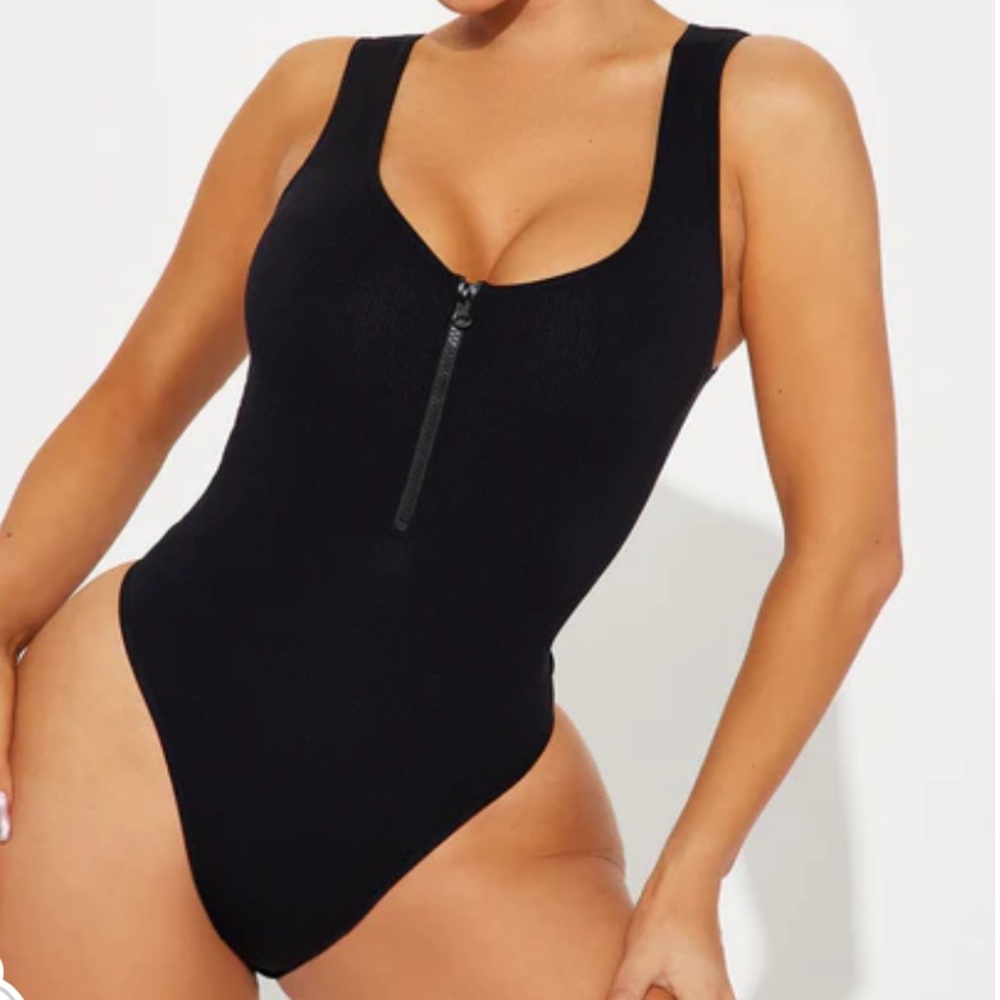 Fashion Nova Black Zipper Bodysuit